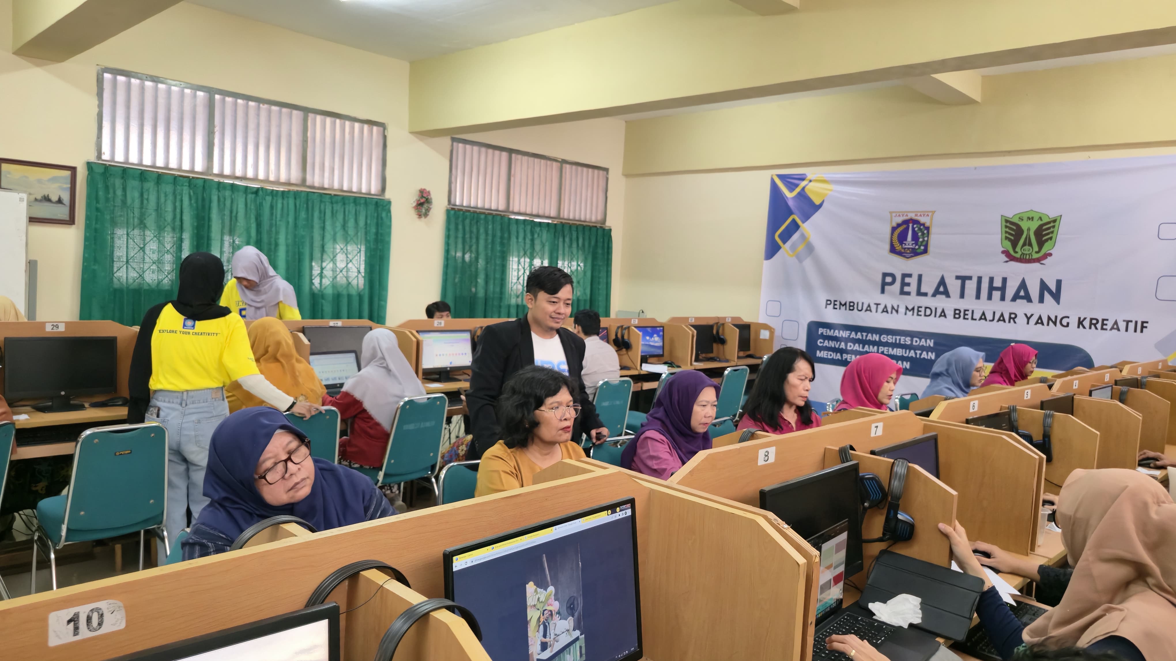 Workshop Pelatihan Canva untuk Guru SMAN 62 Jakarta: Tingkatkan Kreativitas Media Pembelajaran