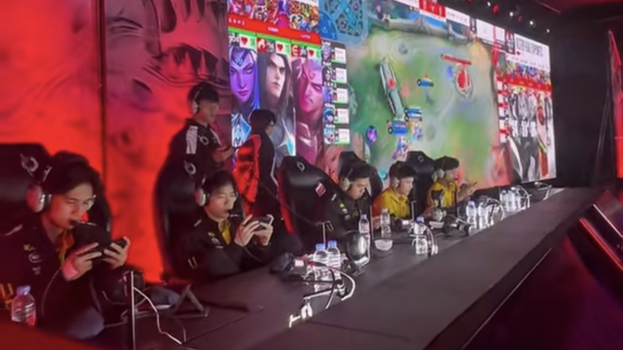 Kemenangan Penuh Air Mata di MPL ID Season 17, ONIC Unggul Dua Satu Atas Alter Ego dalam Laga Penghormatan Terakhir untuk Ayahanda Kelra