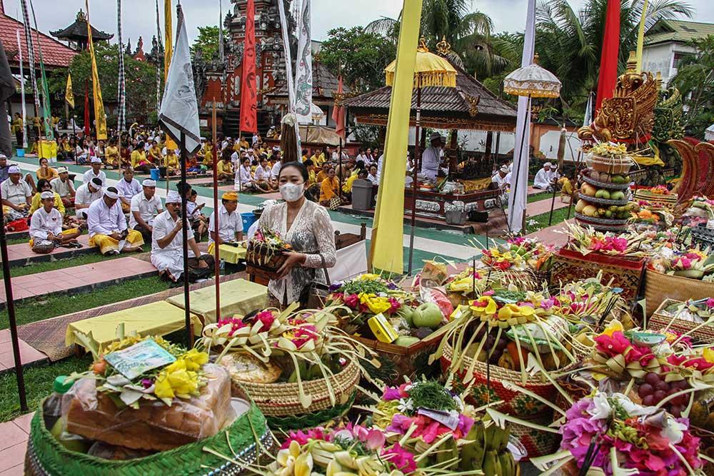 Semangat Galungan Menggema di Palangka Raya, Umat Hindu Rayakan Kemenangan Dharma dengan Penuh Kebersamaan
