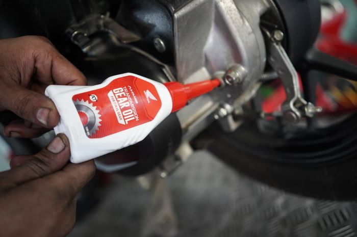 Bikin Kantong Jebol, Ini Dampak Buruk Malas Ganti Oli Gardan pada Motor Matic