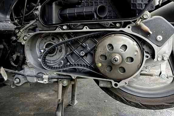 Suara Kasar di Bagian Belakang Motor Matic? Jangan-Jangan Bearing Roda Anda Sudah Oblak
