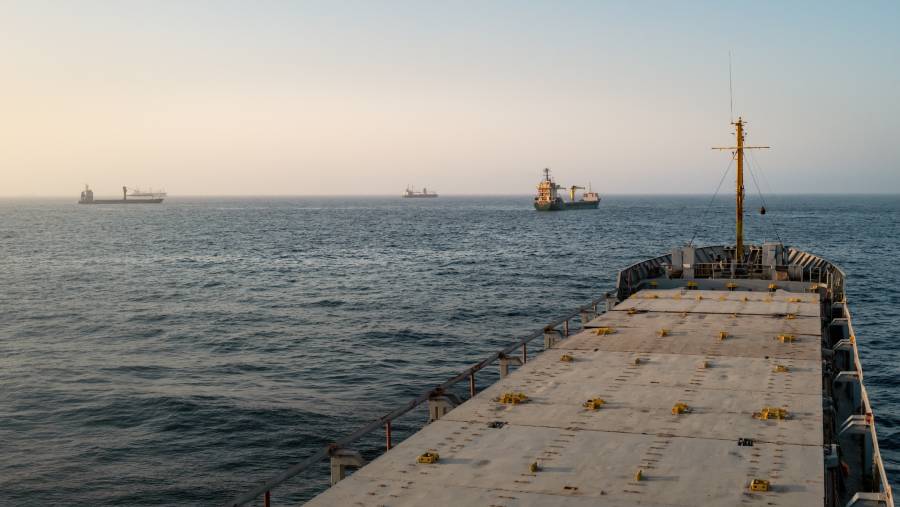 Trafik Kapal di Selat Hormuz Nyaris Terhenti, Ketegangan AS-Iran Guncang Jalur Energi Dunia