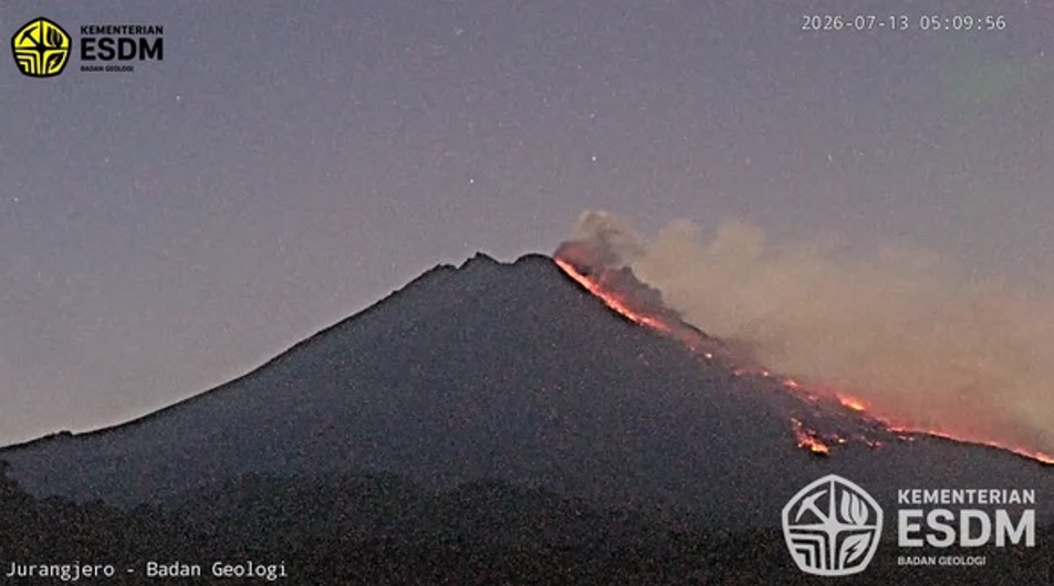 Gunung Merapi Kembali Erupsi, Awan Panas Guguran dan Lava Pijar Capai Jarak 2 Kilometer