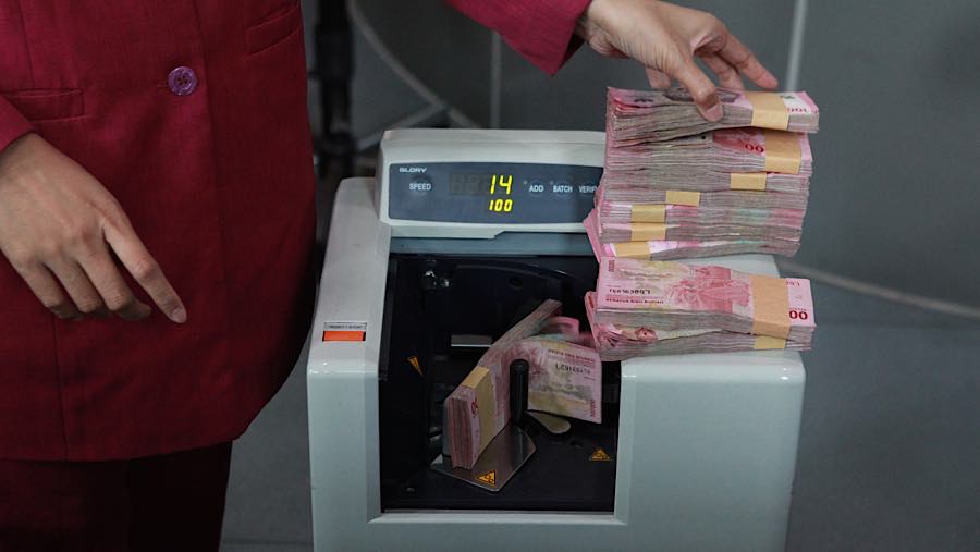 Rupiah Offshore Tembus di Atas Rp18.000 per Dolar AS, Dipicu Lonjakan Harga Minyak dan Eskalasi Konflik Timur Tengah