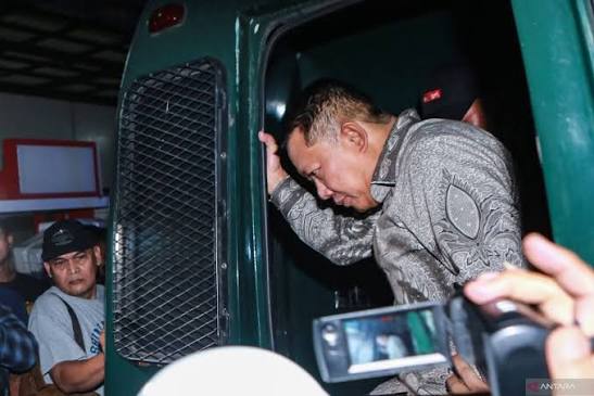Skandal Pencucian Uang dan Temuan 74 Kilogram Emas Menjerat Mantan Jampidsus Febrie Adriansyah