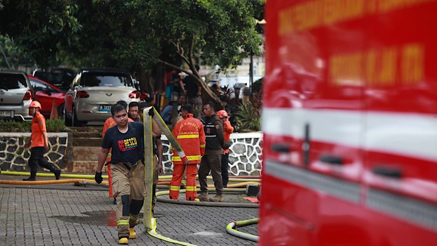 Kebakaran Gedung Bapenda Proses Pendinginan, 1 Pekerja Dievakuasi