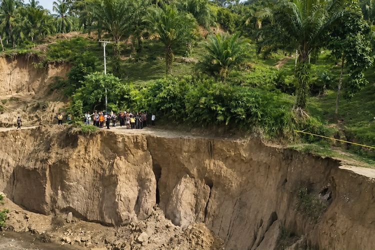 Percepat Rekonstruksi di NTT, Kementerian PUPR dan Pemerintah Daerah Bersinergi Pulihkan Infrastruktur Rusak