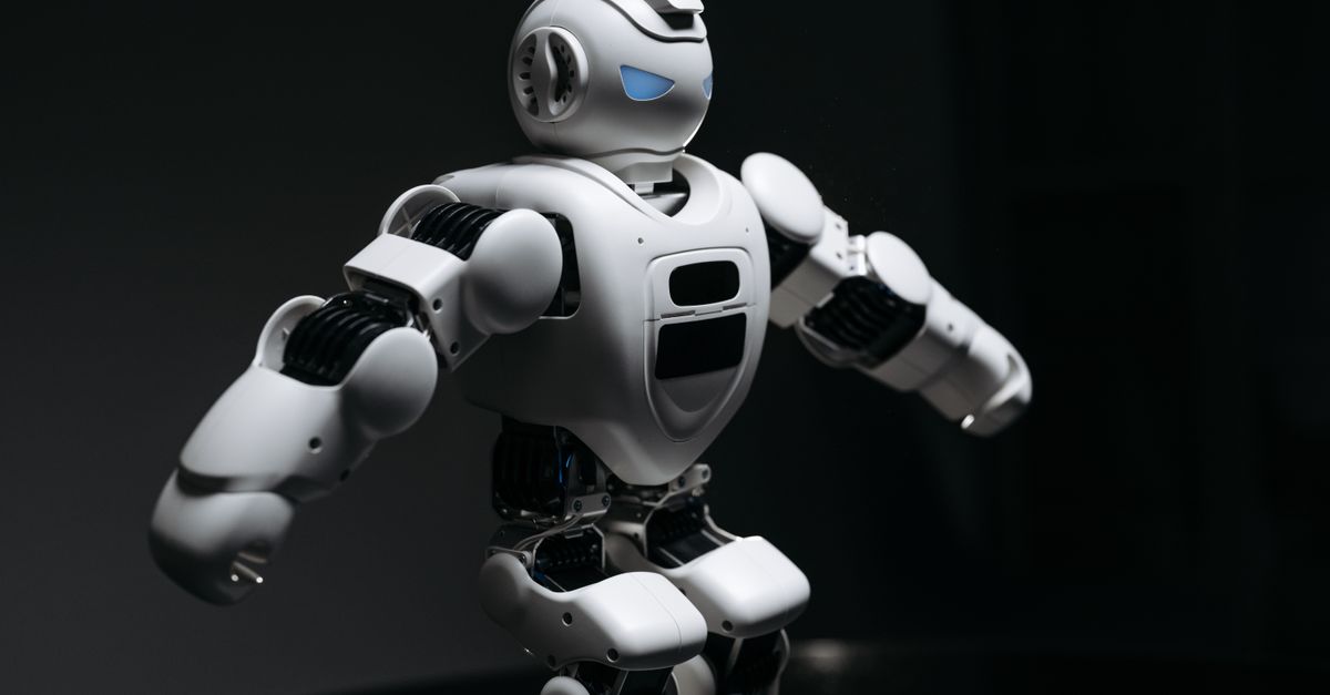 Ilmuwan Indonesia Gemparkan Dunia: Prof. Pitoyo di Balik Gerak Robot Gundam Raksasa