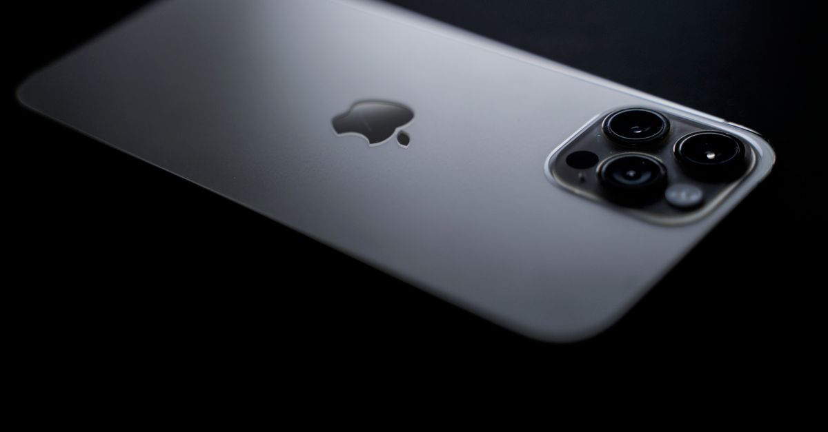 Dilema iPhone 17 atau Tunggu iPhone 18 yang Rilis 2027?