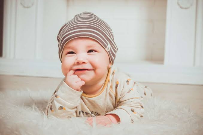 Bukan Cuma Estetik, Ini Panduan dan Syarat Sah Membuat Nama Anak Menurut Negara