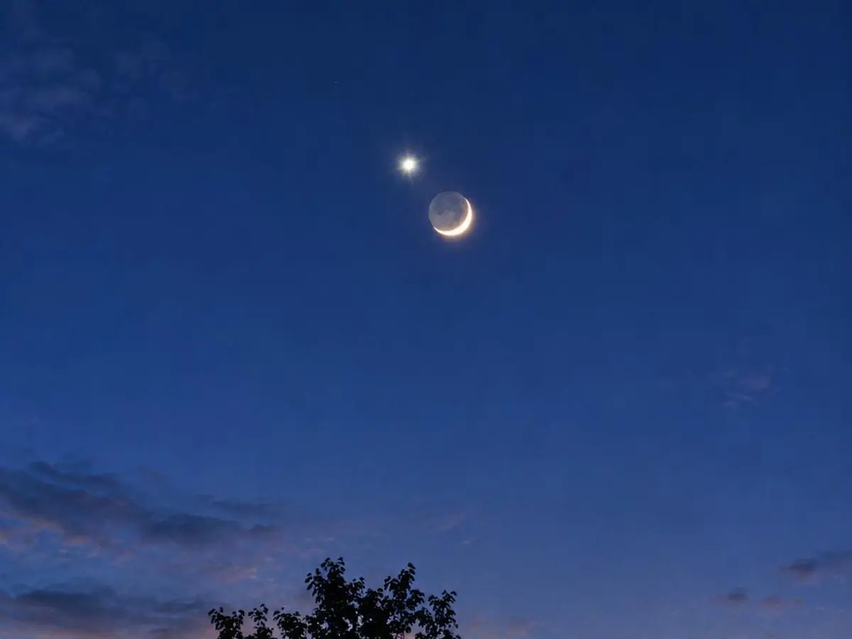 Konjungsi dan Okultasi Venus oleh Bulan Sabit Pukau Warga