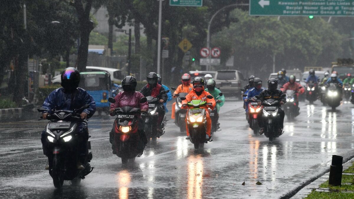 Peralihan Musim Mulai Terasa, Wilayah Bekasi dan Sekitarnya Diguyur Hujan Ringan hingga Sedang