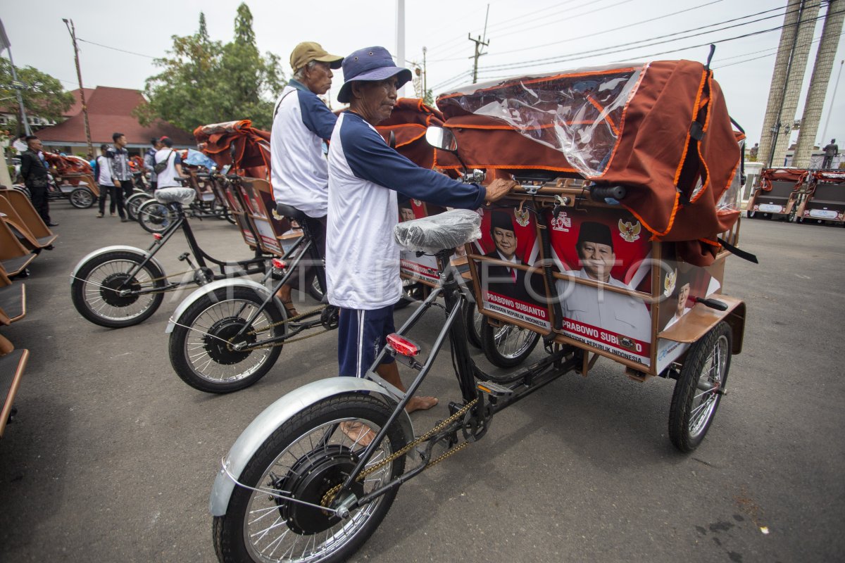 160 Tukang Becak Lansia di Kabupaten Bekasi Terima Bantuan Becak Listrik Gratis dari Presiden Prabowo