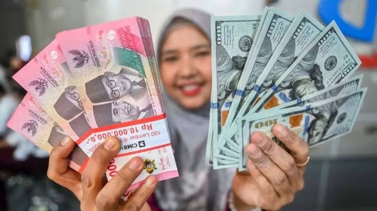 Tekanan Eksternal dan Sentimen Sentimen Pasar Dorong Rupiah Tembus Level Rp18.000 per Dolar AS