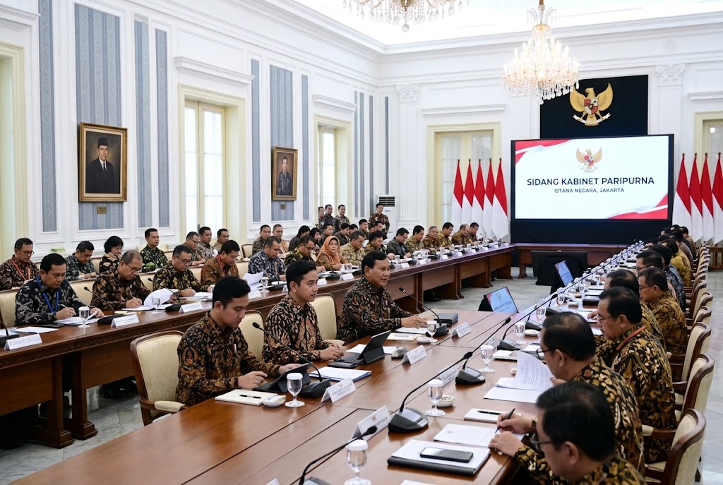 Presiden Prabowo Subianto Pimpin Sidang Kabinet Paripurna Bahas Penguatan Ekonomi Nasional dan Evaluasi Program Prioritas