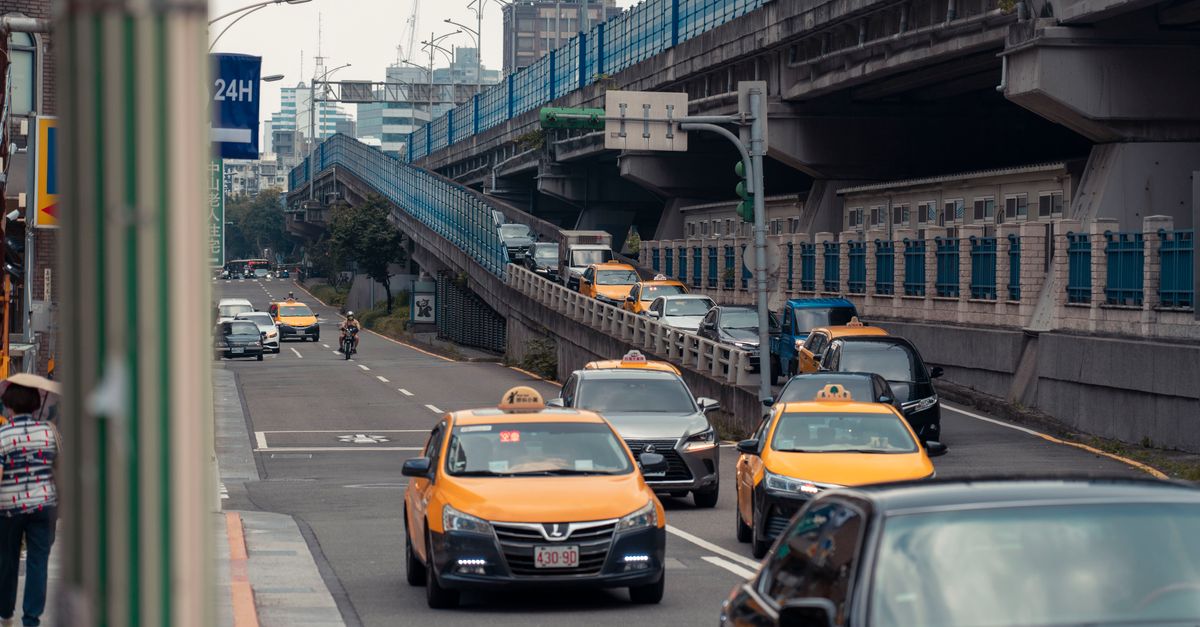 Analisis Keamanan Layanan Transportasi Online dan Perlindungan Publik