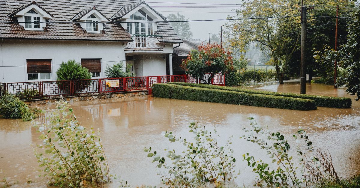 Waspada! Curah Hujan Meningkat, Potensi Banjir dan Longsor Mengintai