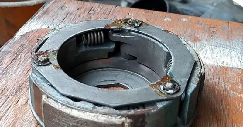 Kapan Waktu Terbaik Mengganti Kampas Ganda Motor Matic? Ini Ciri-Cirinya