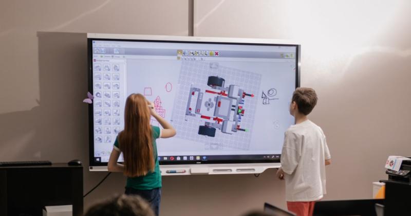 Literasi Digital Jadi Kunci, Sekolah di Berbagai Daerah Mulai Integrasikan Teknologi dalam Pembelajaran