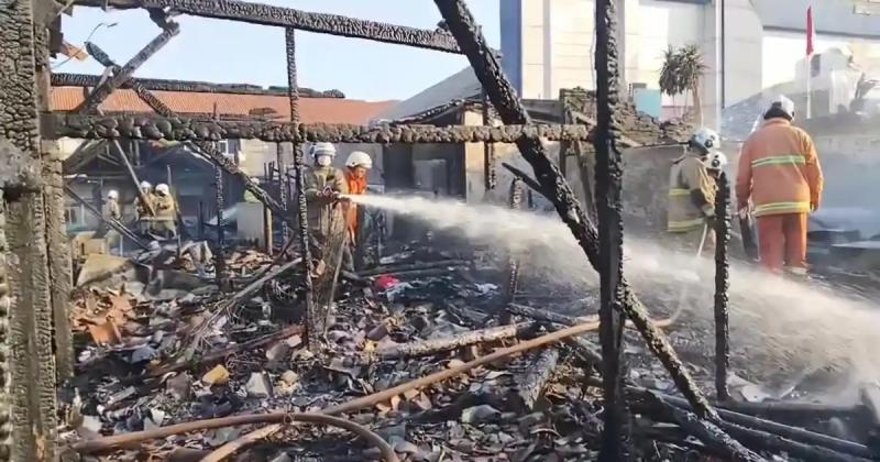 Asrama Polisi di Semarang Utara Terbakar Hebat, Bangunan Kini Tinggal Puing