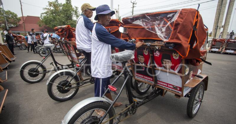160 Tukang Becak Lansia di Kabupaten Bekasi Terima Bantuan Becak Listrik Gratis dari Presiden Prabowo