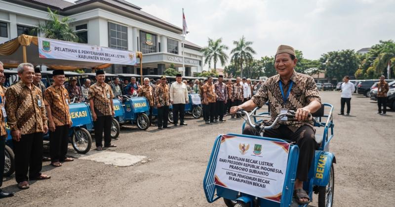 Kisah Haru Pengayuh Becak Bekasi Jajal Becak Listrik dari Presiden Prabowo